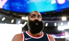 三亿体育体育官方登录入口-哈登现身观赛，全场球迷齐喊MVP赞誉不断的简单介绍