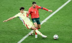 三亿体育体育活动-包含葡萄牙客场豪取分，继续追赶的词条