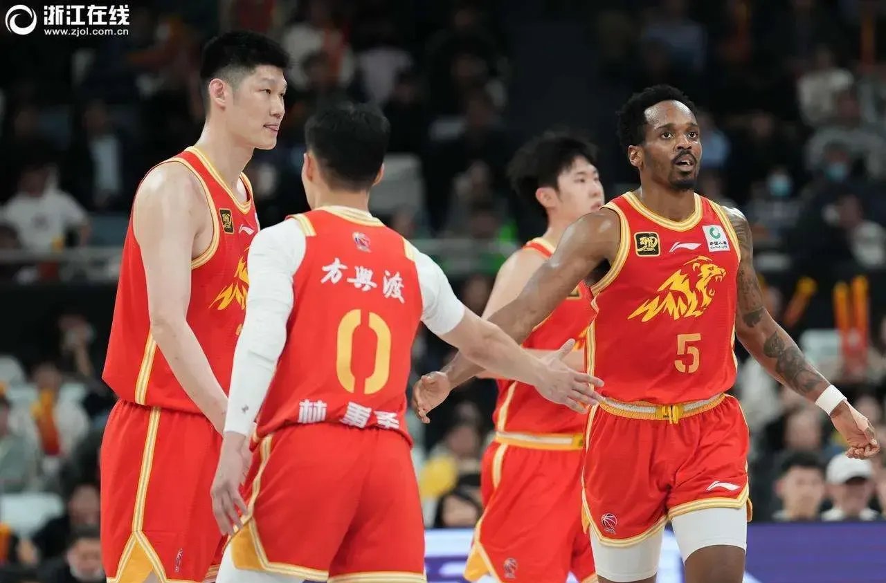 NBA前锋加盟中国篮球联赛，联手再续峥嵘篇章的简单介绍