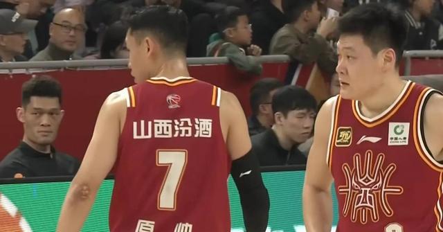 天津男篮在比赛中取得胜利，球员表现神勇的简单介绍