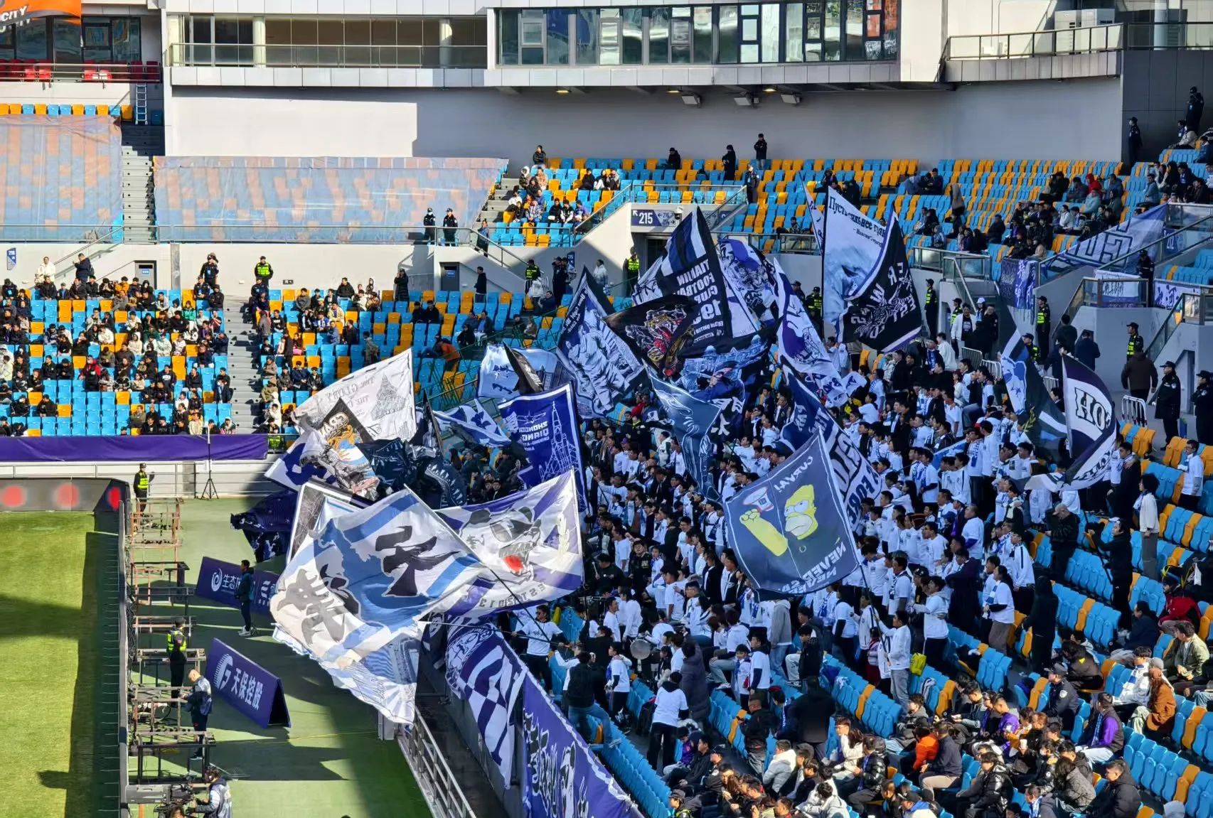 关于泰达主场对阵上港，赛前紧张备战的信息