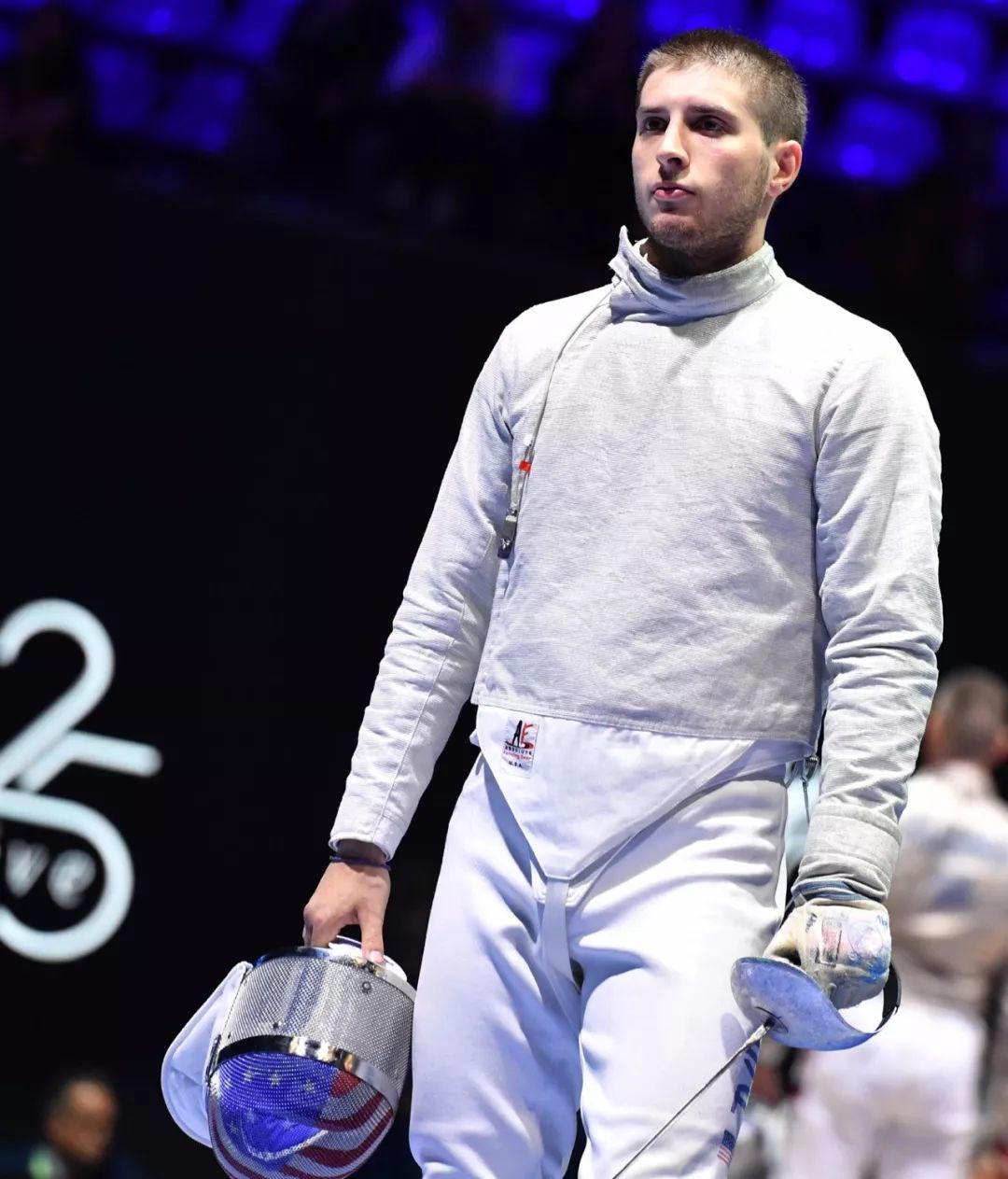 南韩击剑选手登顶，瑞士田径队斩获金牌