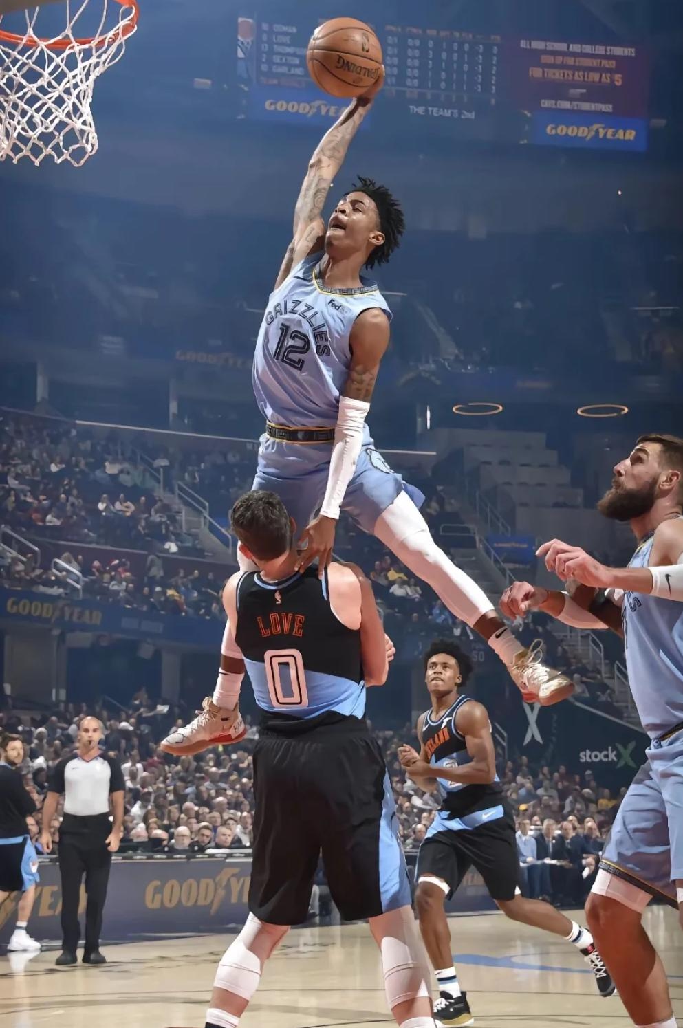 爵士客场擒灰熊，强势取胜